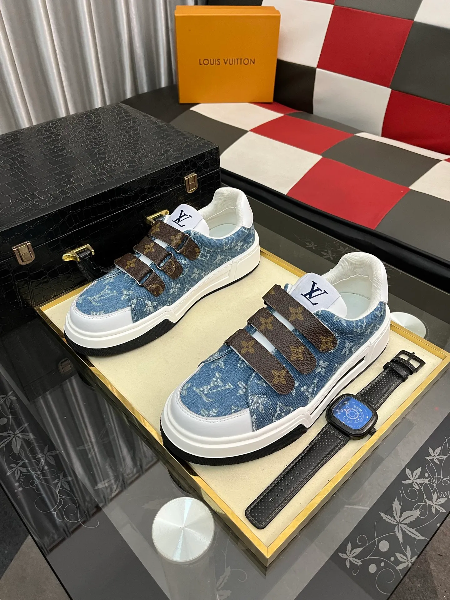 Men's Men's Shoes 💰420⌚️⌚️🇮🇹🇮🇹LV Louis Vuitton. The latest trendy casual shoes are popular in physical stores in sizes 38-44. New spring and summer comfortable imported custom original cowhide, unique jacquard fabric element design. Paired with sheepskin lining, Lv original bottom, [taiyang][taiyang] high-end packaging and high quality💪Details determine the quality, you can enter and leave the counter at will, welcome to compare🇮🇹